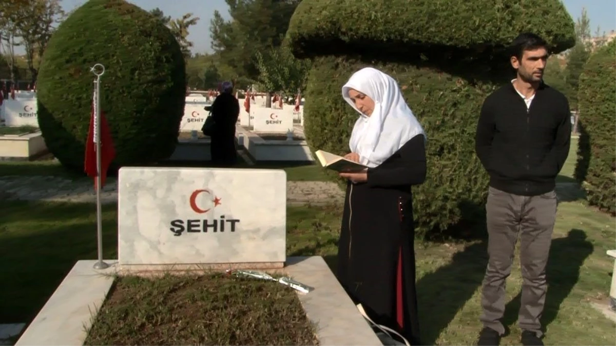 HDP önünde evlat nöbeti tutan ailelerden Kara Şehitliği\'ne ziyaret