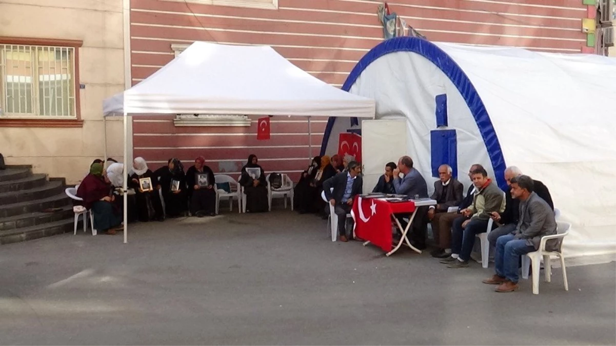 HDP önündeki ailelerin evlat nöbeti 73\'üncü günde