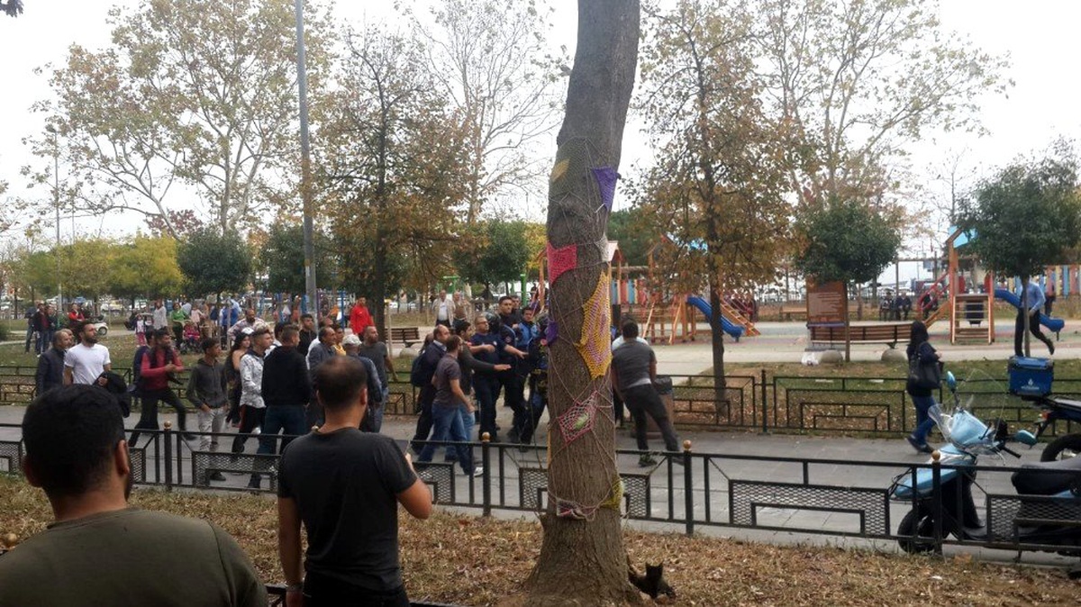 İBB zabıtasından seyyar satıcılara biber gazlı müdahale