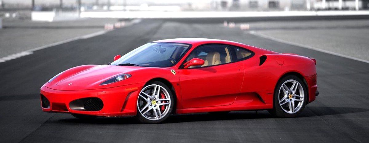 İcradan satılık kırmızı Ferrari