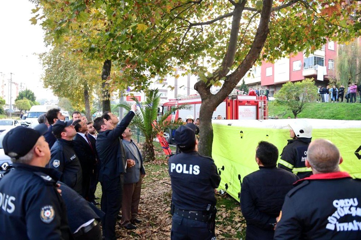 İntihara kalkışan vatandaş, Başkan Tören\'in çabasıyla kurtarıldı
