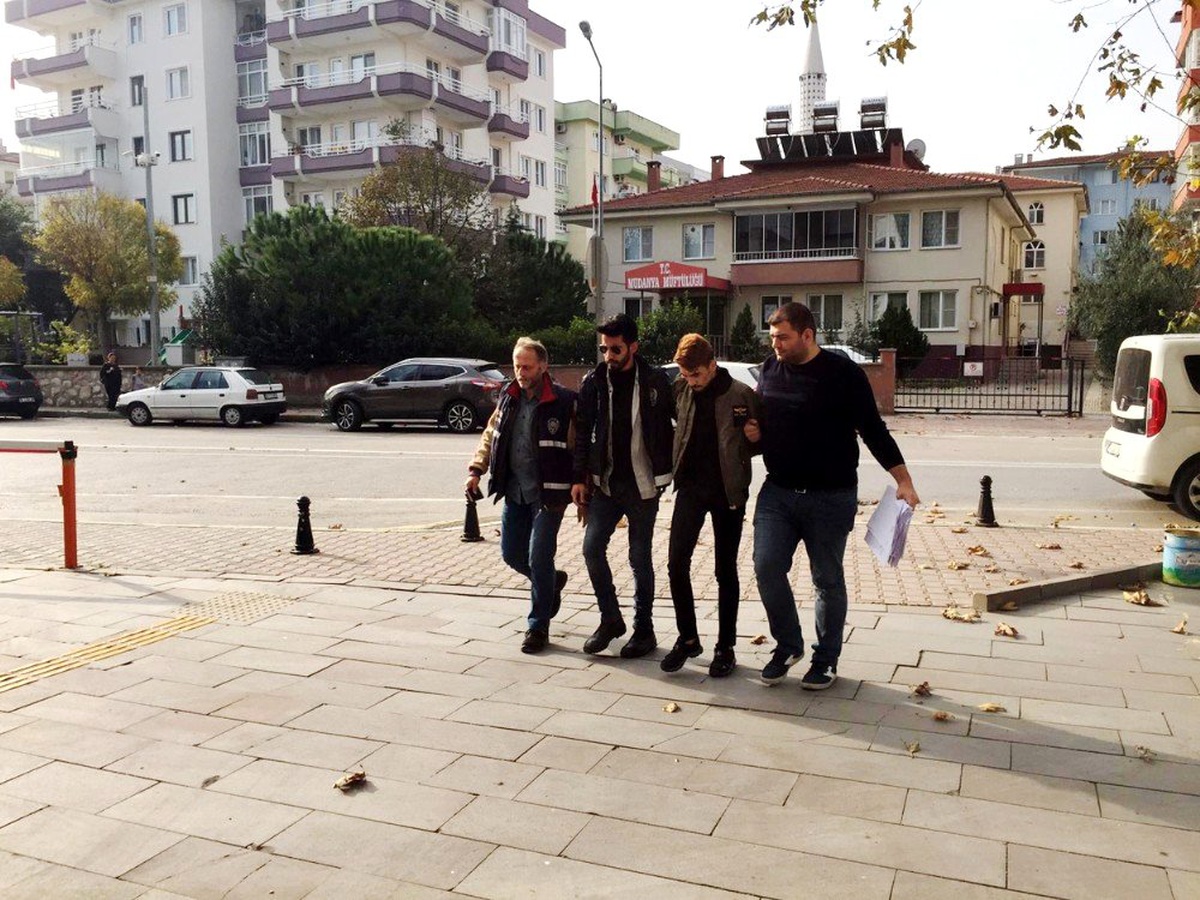 İş yeri faresi kıskıvrak yakalandı