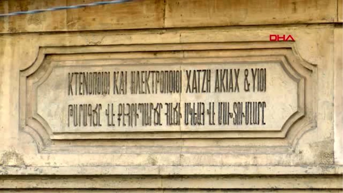 İstanbul-kitabenin önündeki tabela hala kaldırılmadı