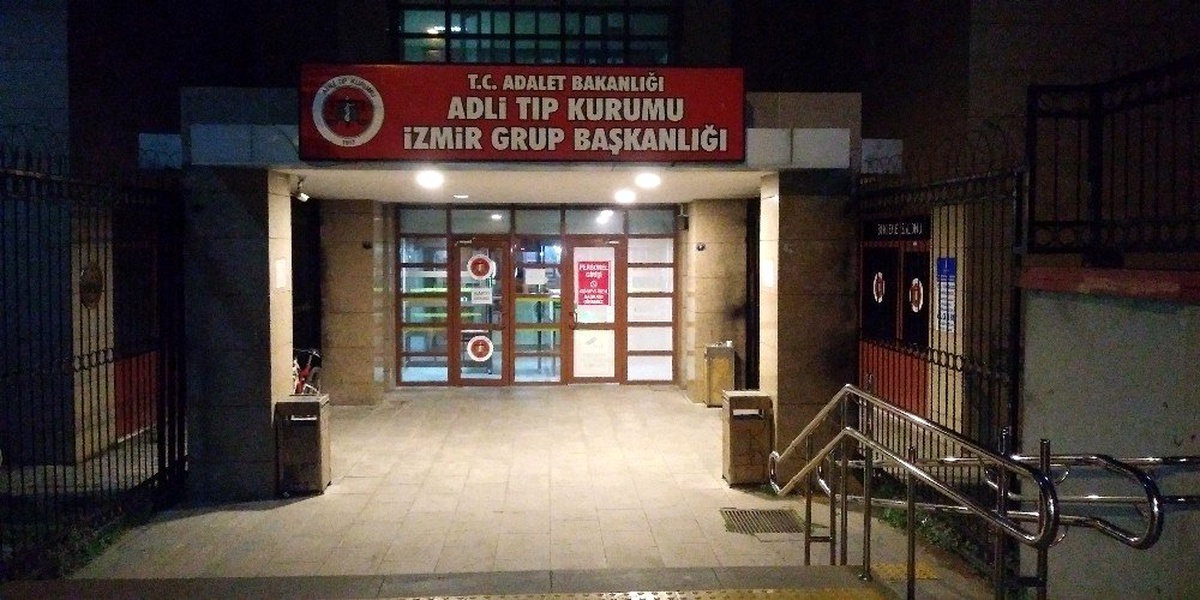 İzmir\'de öldürülen 4 kişinin cenazesi Adli Tıpta