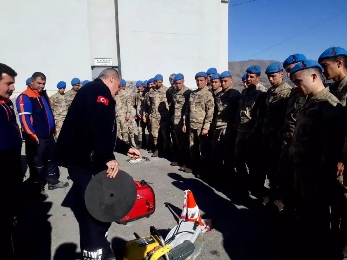 Jandarma personeline deprem farkındalık eğitimi