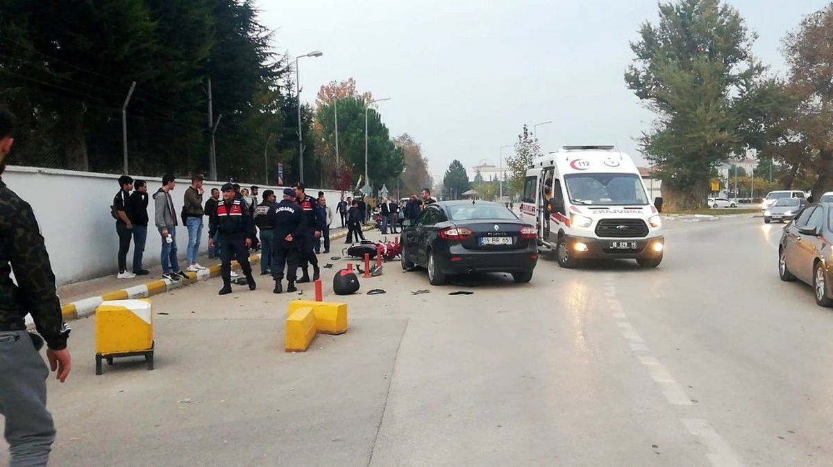 Kafa kafaya çarpıştılar: 2 yaralı