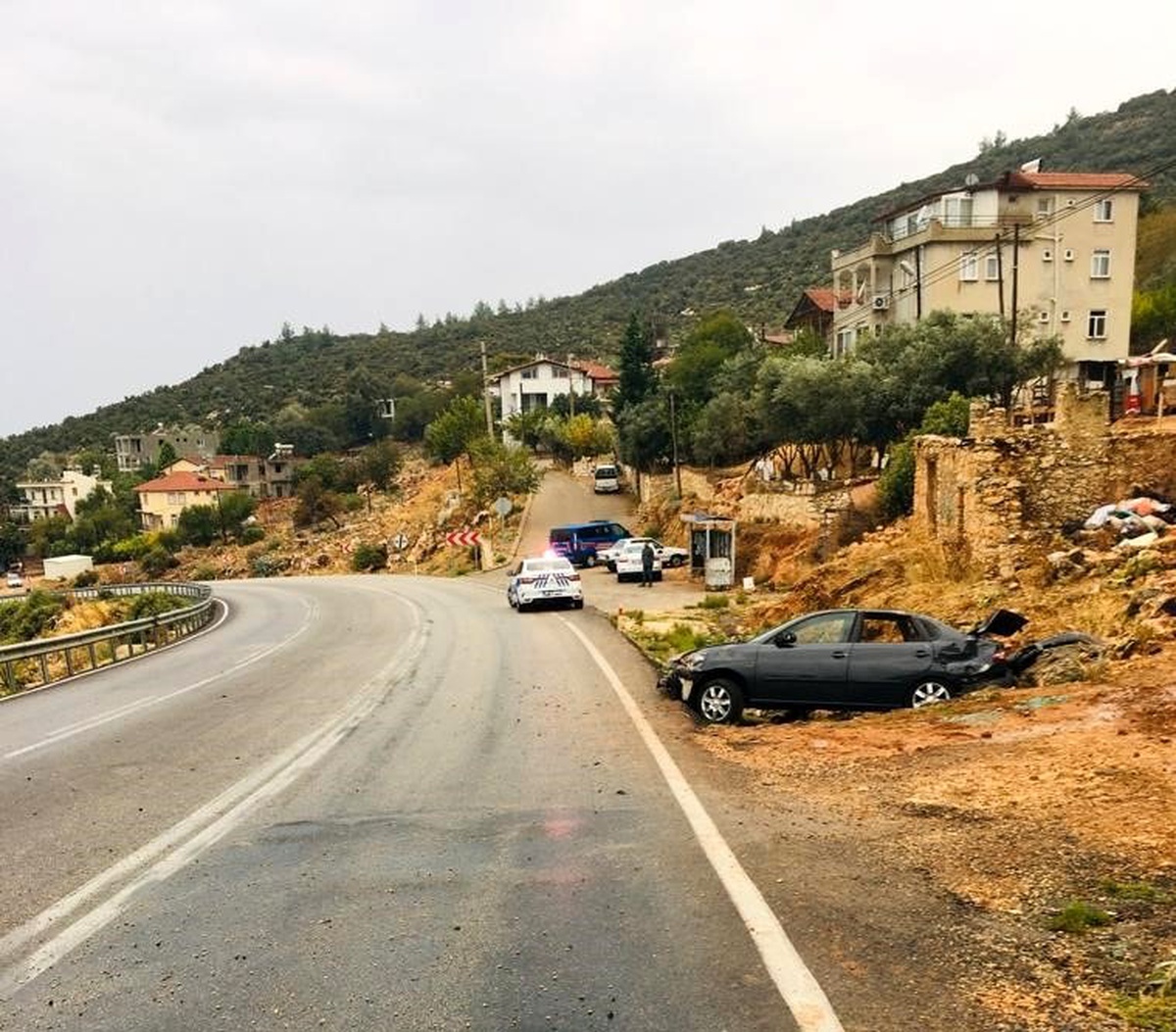 Kaygan yolda otomobil takla attı: 1 yaralı