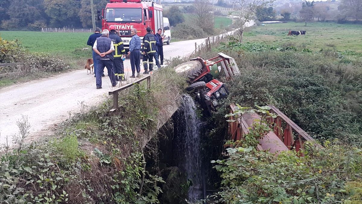 Kocaeli\'de devrilen traktörün sürücüsü yaralandı