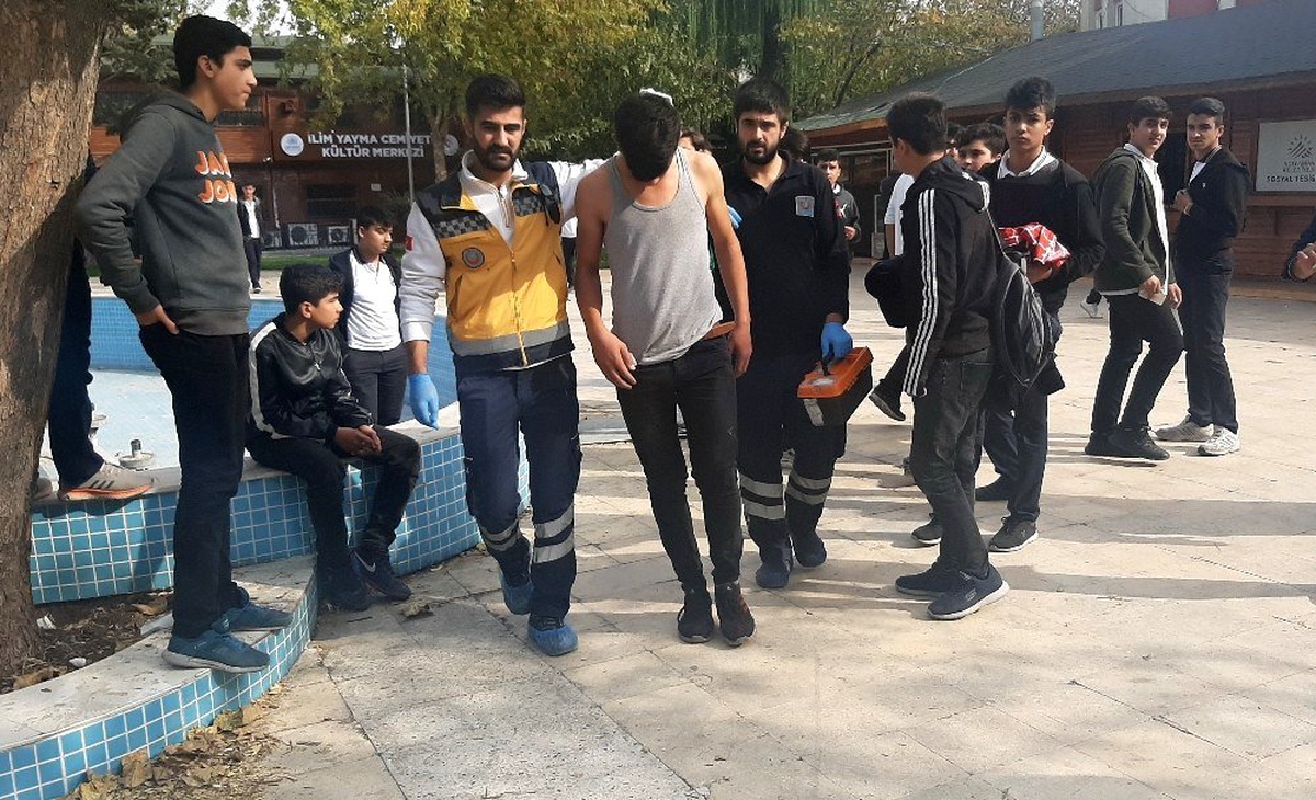 Lise öğrencileri arasında kavga: 2 yaralı