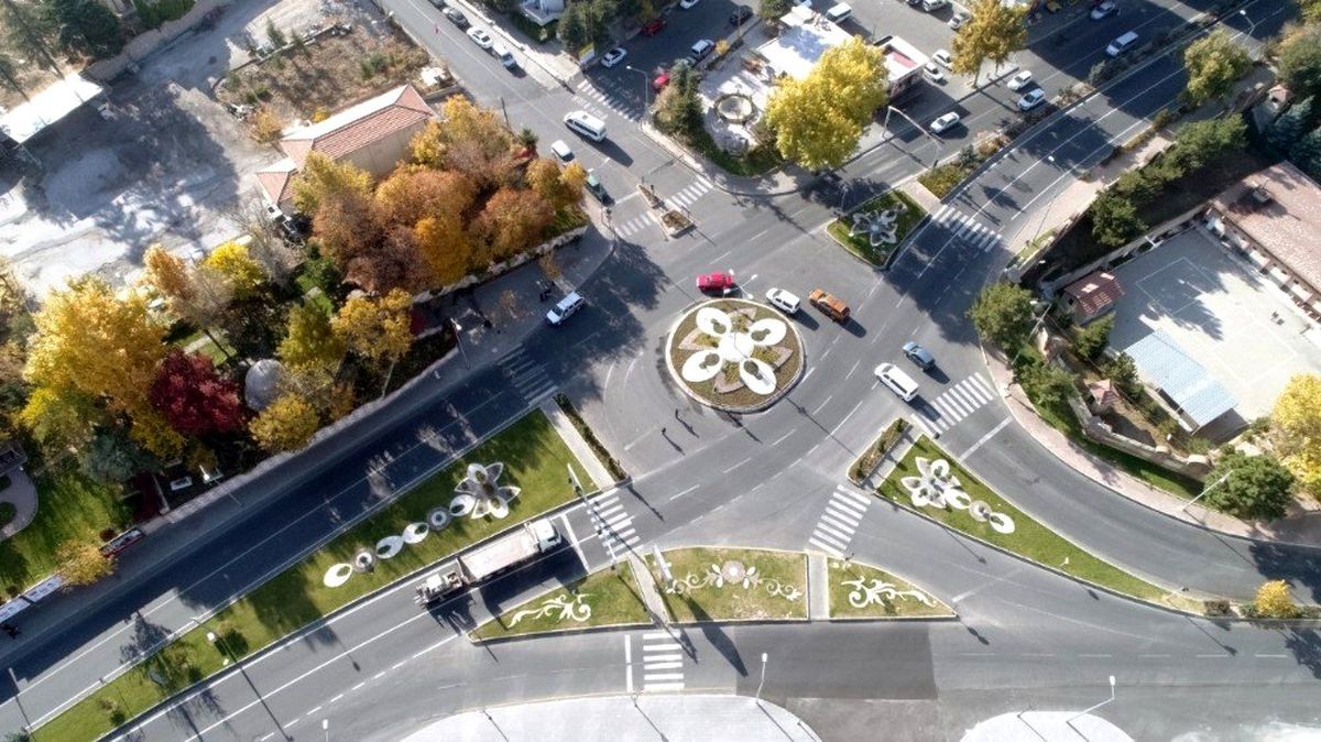 Mevsim çiçekleri Nevşehir\'i süslüyor