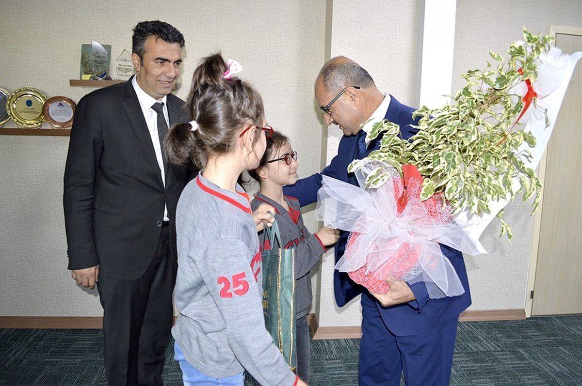 Minik öğrenciler DAP\'tan kütüphane istedi