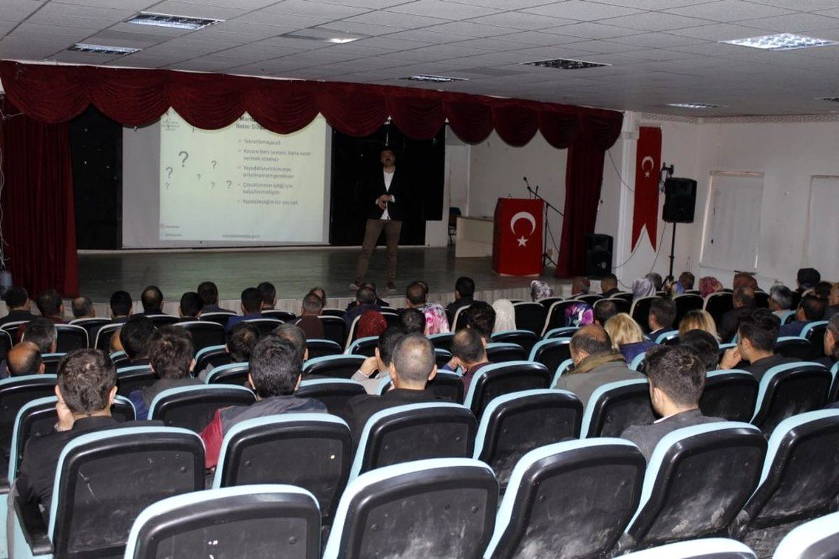 Muradiye\'de \'Kadına Yönelik Şiddetle Mücadele ve Cinsel İstismar\' semineri