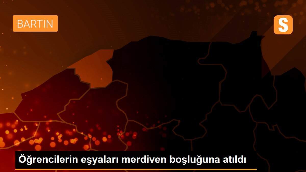 Öğrencilerin eşyaları merdiven boşluğuna atıldı