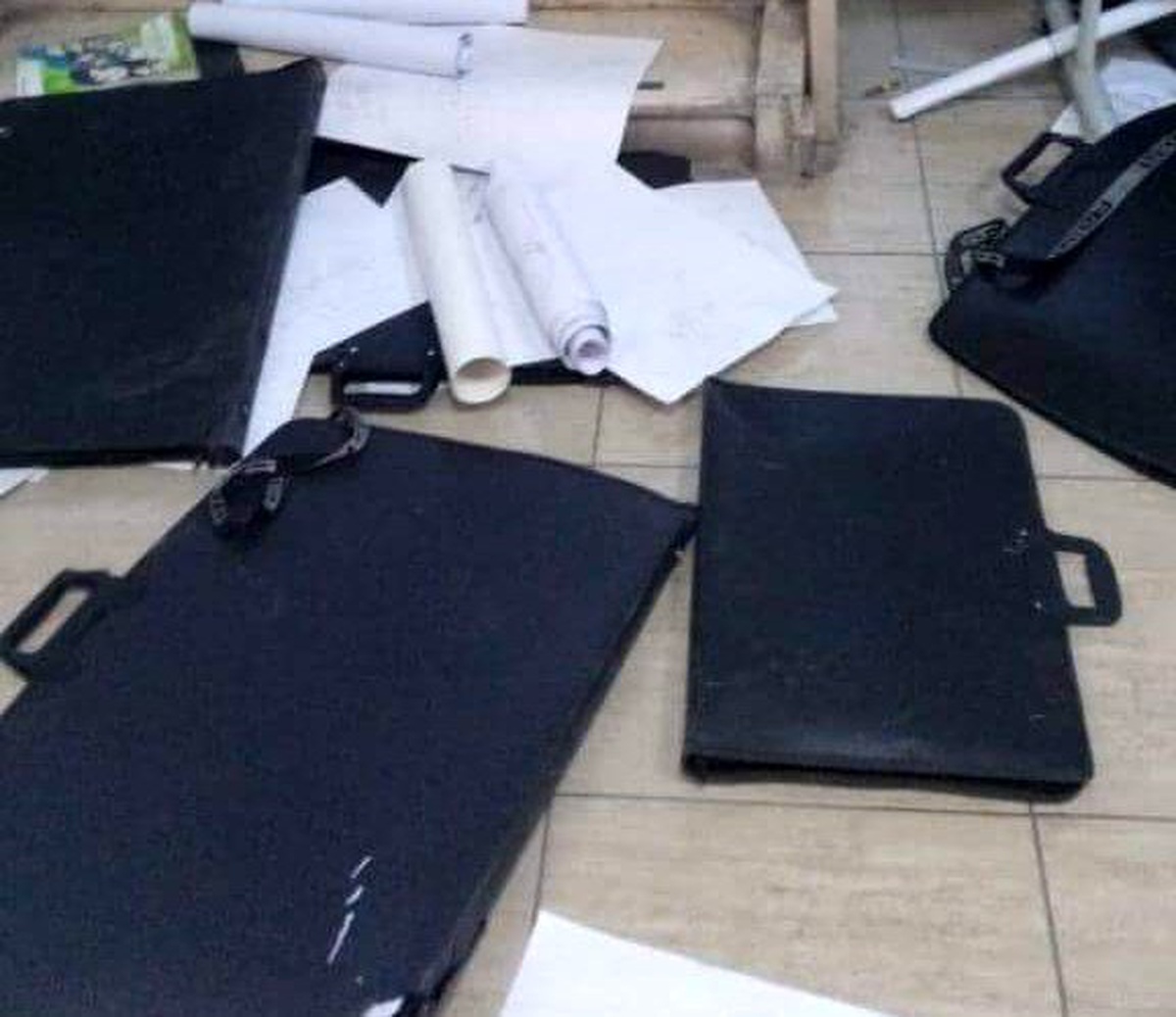 Öğrencilerin eşyaları merdiven boşluğuna atıldı, soruşturma başlatıldı