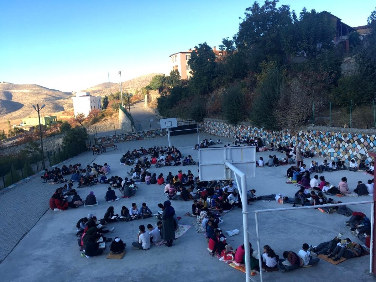 Öğrencilerinden Bakan Selçuk\'a çağrı