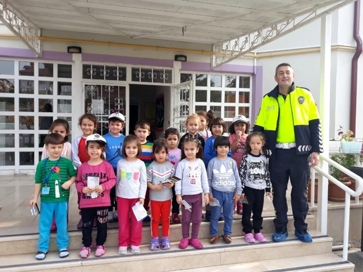 Osmaneli\'de anaokulu öğrencilerine Trafik Kuralları semineri verildi
