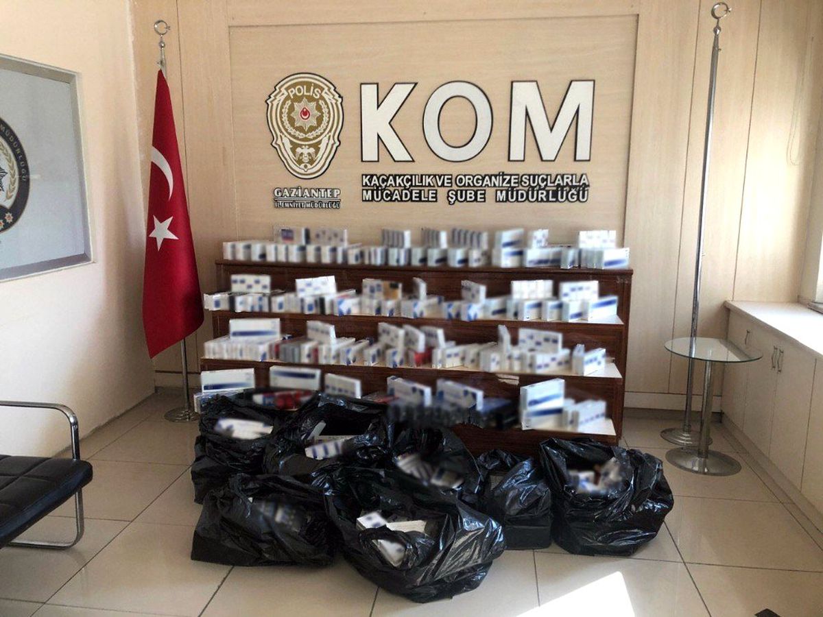 Polisten çekiç ve tornavida ile operasyon