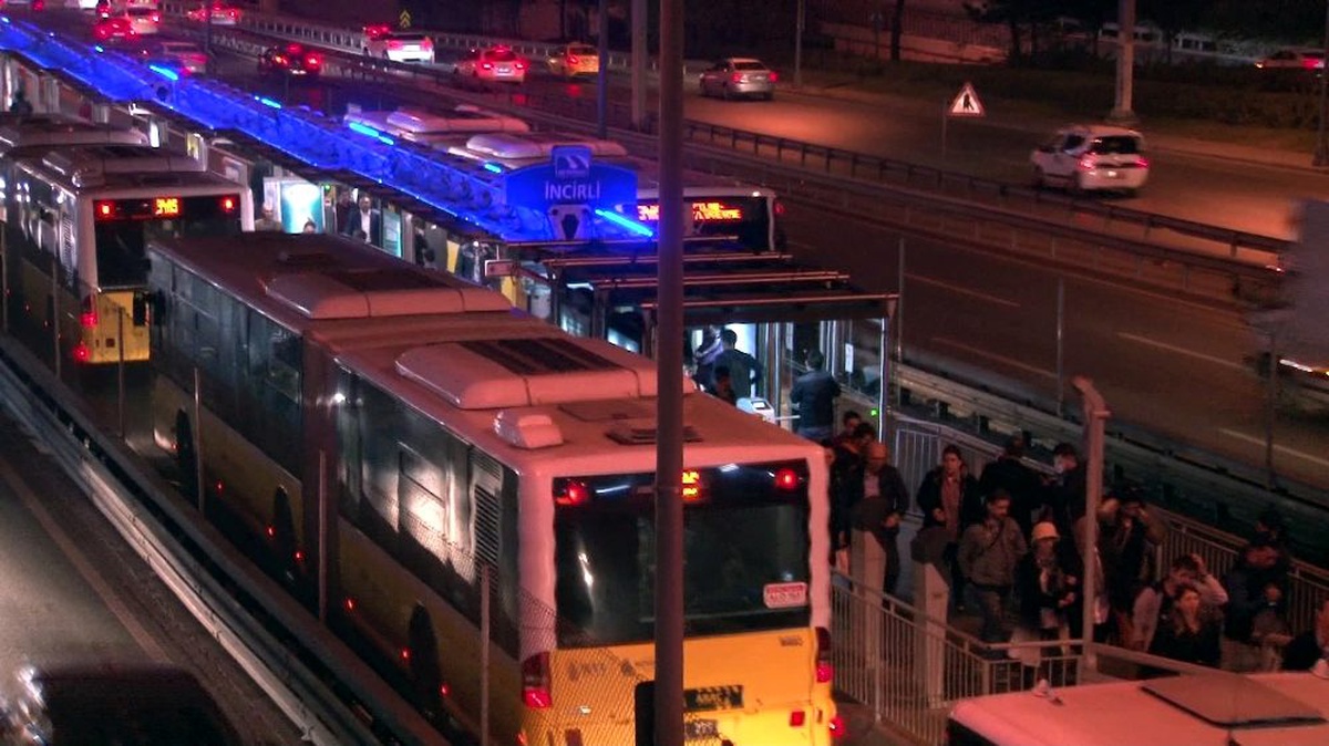 Polisten kaçan şahıs, metrobüs yolunda izini kaybettirdi