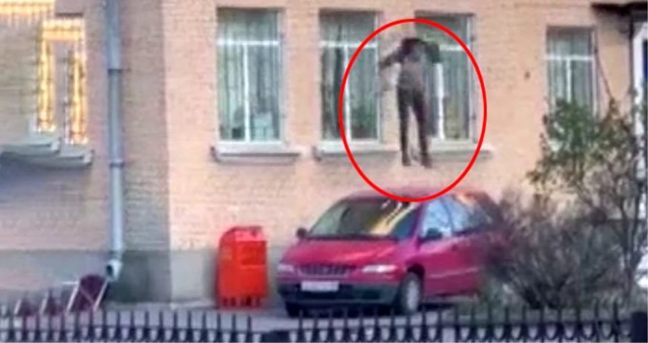 Rusya\'da bir kişi kelepçelendiği radyatörü koparıp karakoldan kaçtı