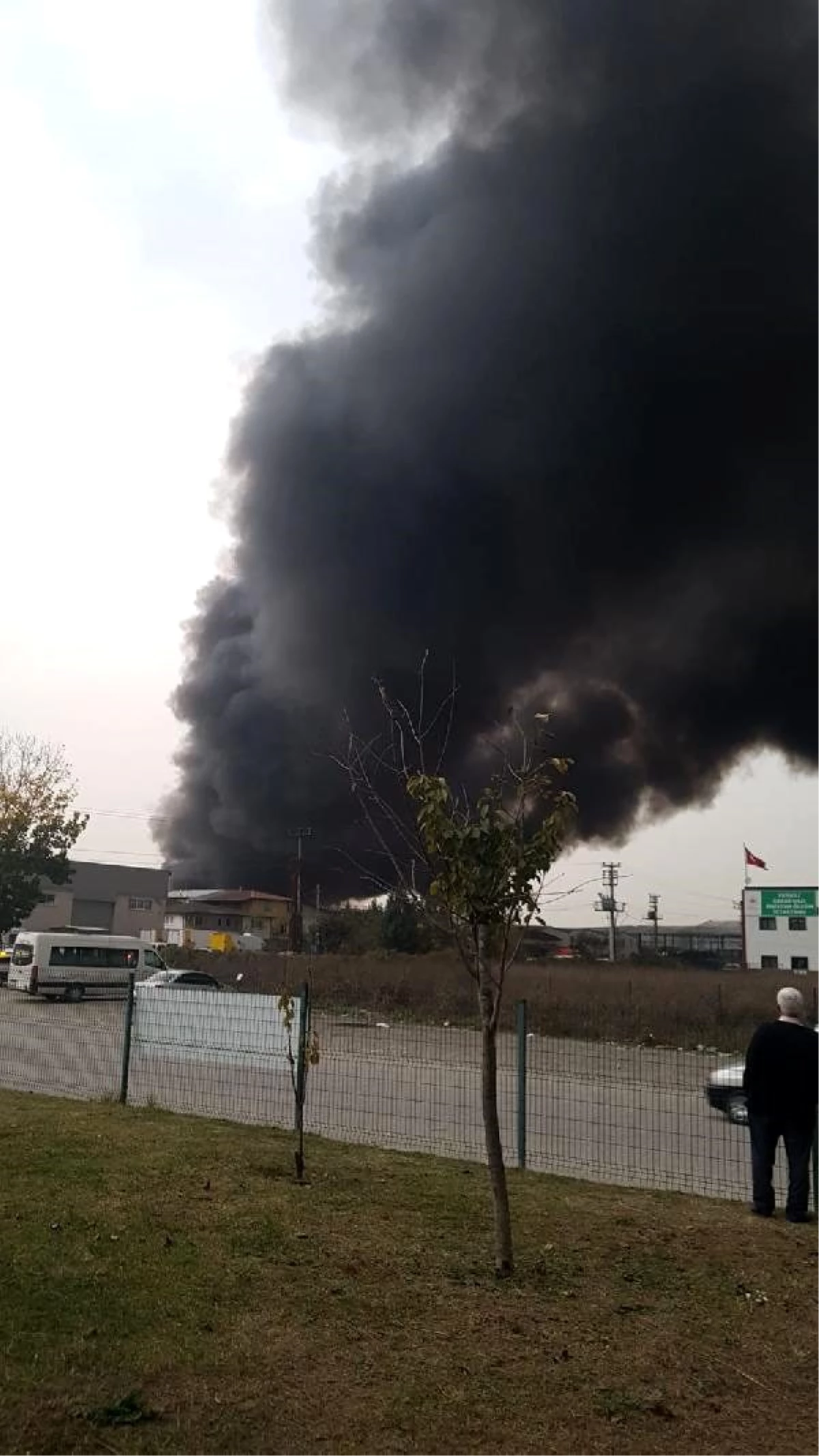 Sakarya\'da, geri dönüşüm fabrikasında yangın (2)