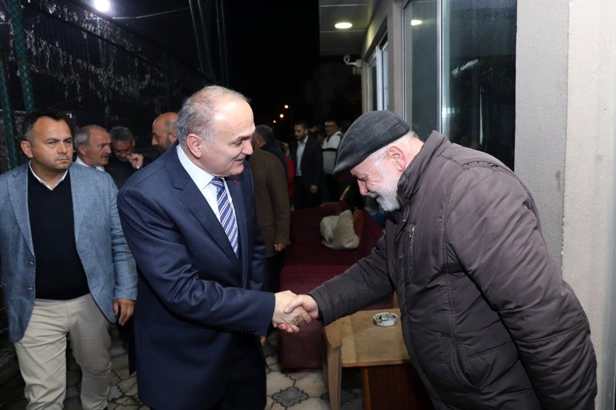 Seçim yok Başkan Faruk Özlü mahalle mahalle geziyor