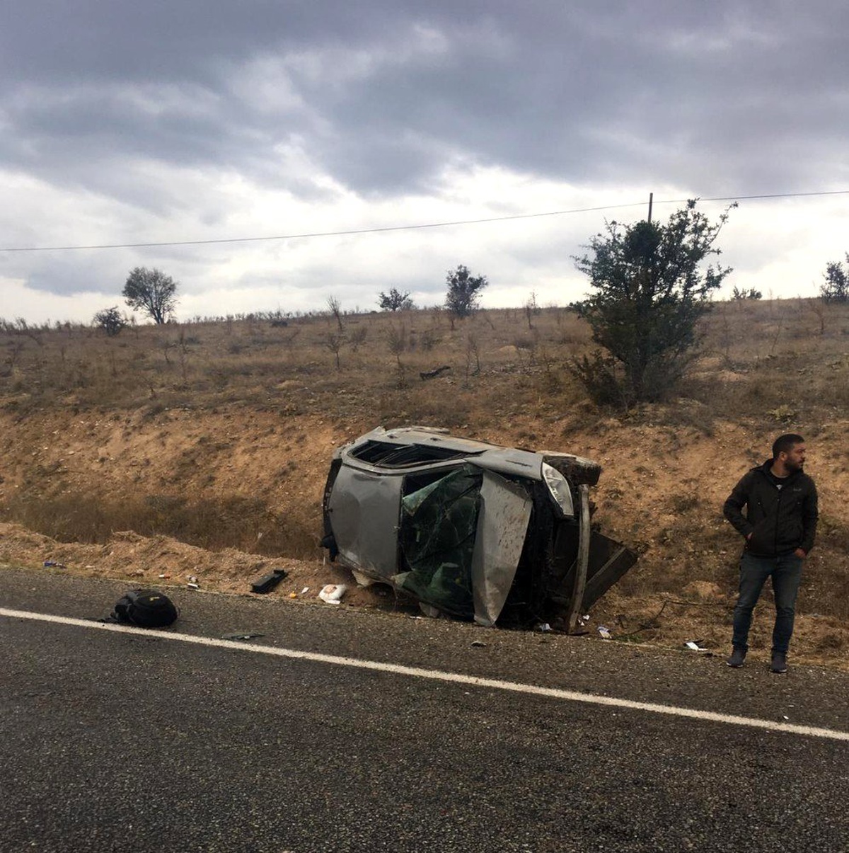 Takla atan otomobilden fırlayan genç, hayatını kaybetti