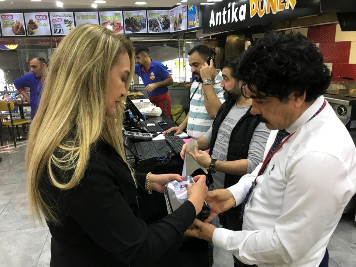 Tarsus Belediyesi, aşırı tuz tüketmemeleri konusunda vatandaşları bilgilendiriyor