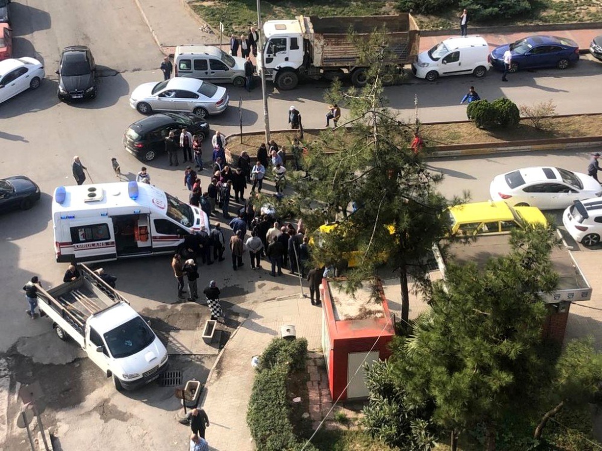 Yolun karşısına geçmek isterken otomobil çarptı
