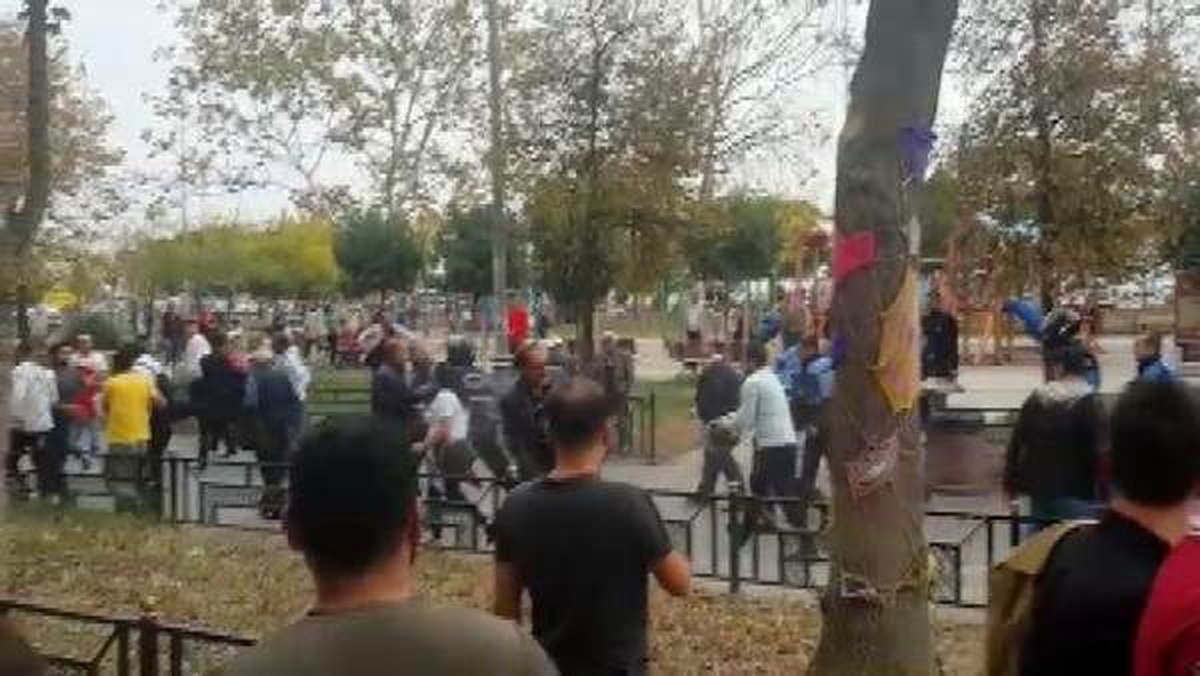 Zabıtalardan seyyar satıcılara gazlı müdahale
