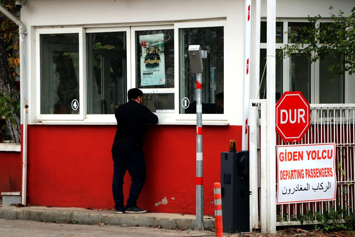 ABD\'ye gönderilecek yabancı teröristin ara bölgede bekleyişi sürüyor