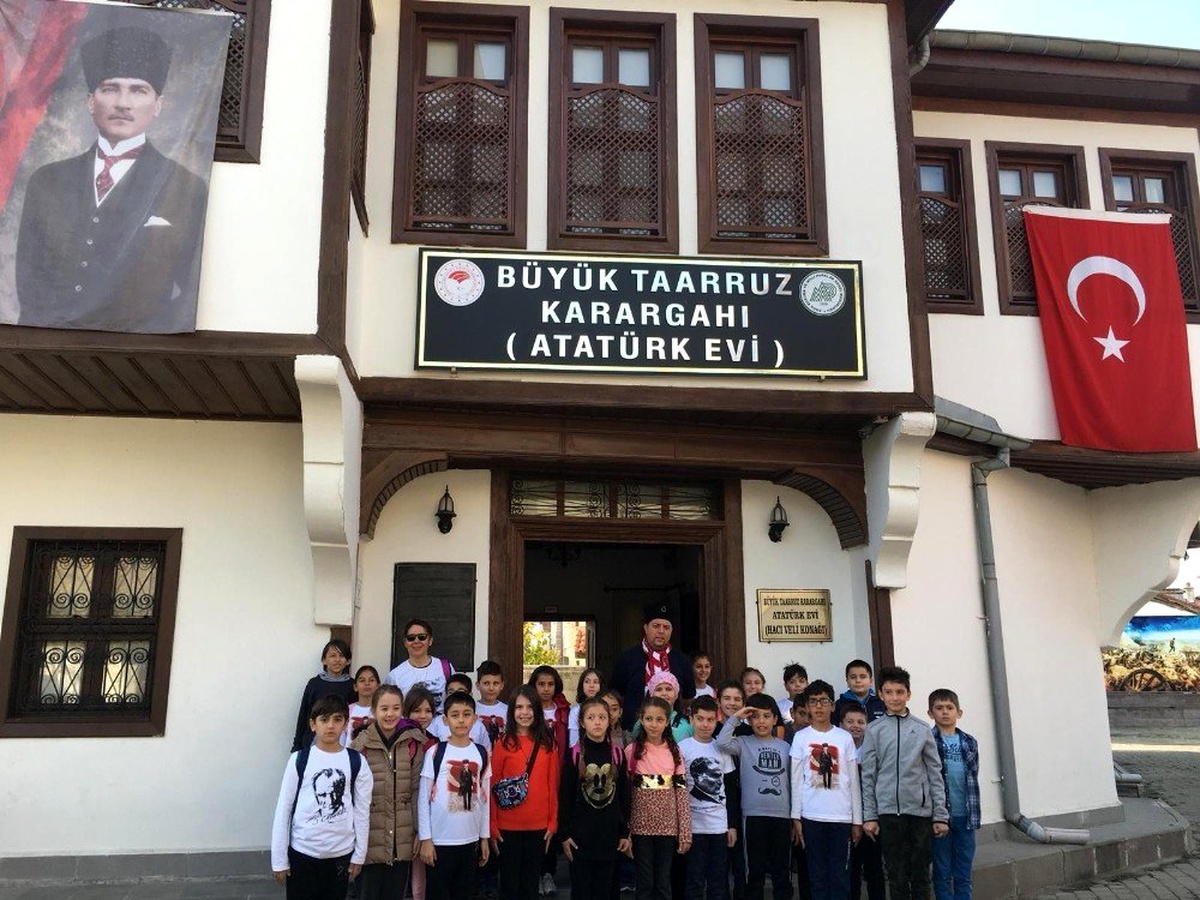 Afyonkarahisarlı minik öğrencilerden Atatürk Evi\'ne ziyaret