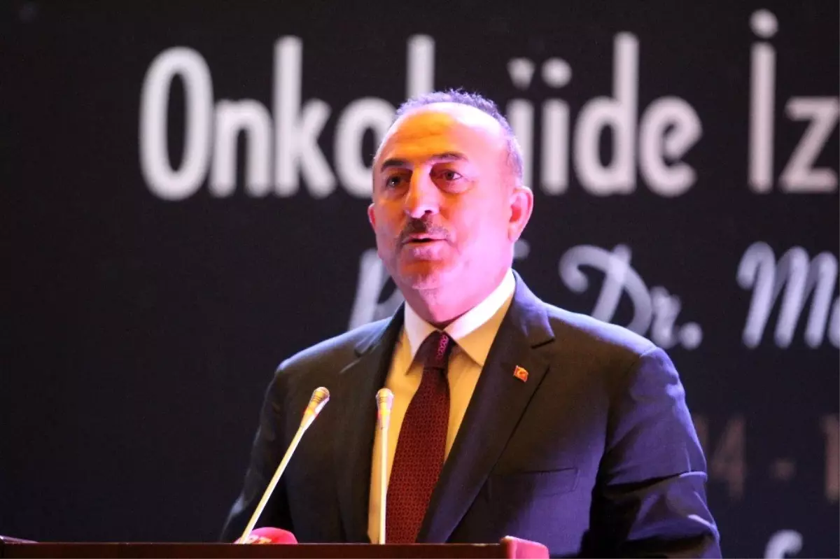 Bakan Çavuşoğlu, bu kez kürsüye annesini kanser sebebiyle kaybeden bir evlat olarak çıktı