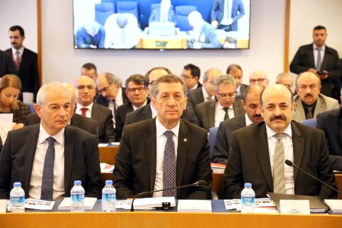 Bakan Selçuk: Öğretmen başına öğrenci sayısı ilkokulda 16, ortaokulda 11\'e düştü
