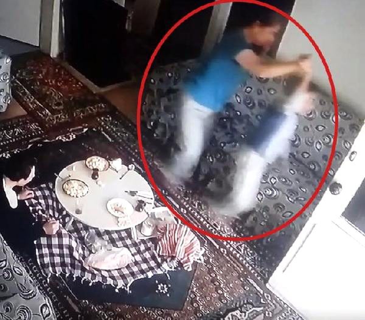 Bakıcı dehşetini kamera ortaya çıkardı
