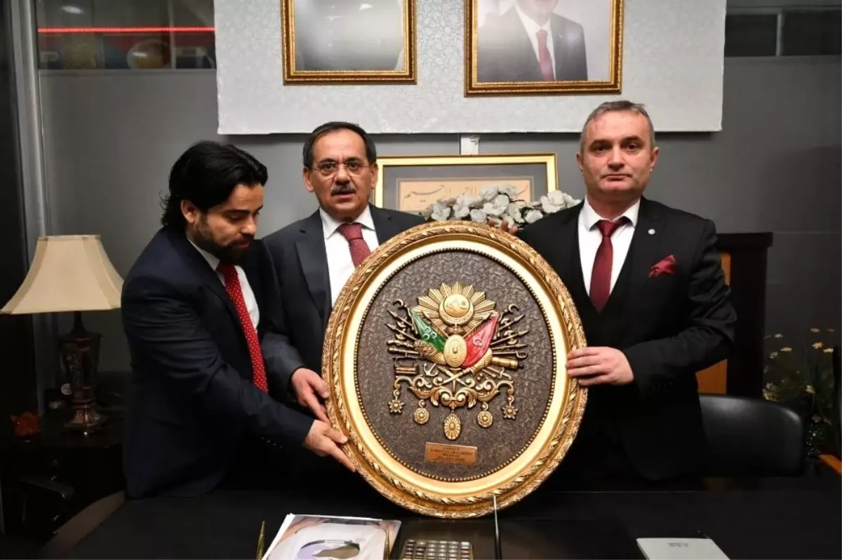 Başkan Demir, Yabancılar Çarşısı esnafıyla buluştu