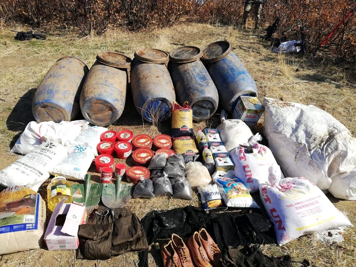 Bitlis\'te teröristlere ait gıda malzemesi ile patlayıcı madde imha edildi