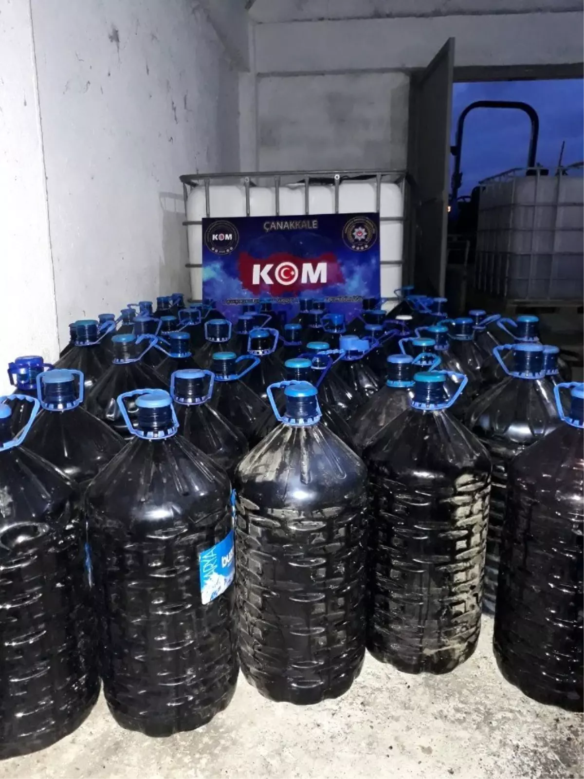 Çanakkale\'de 4 bin 100 litre kaçak şarap ele geçirildi