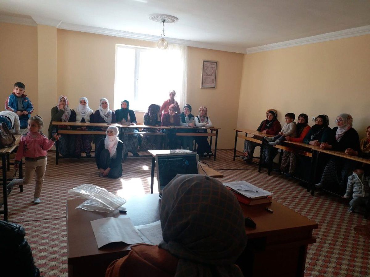 Çiftçilere "basınçlı sulama sistemleri" eğitimi