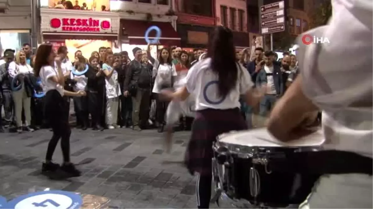 Diyabetliler için Galata Kulesi mavi renge büründü