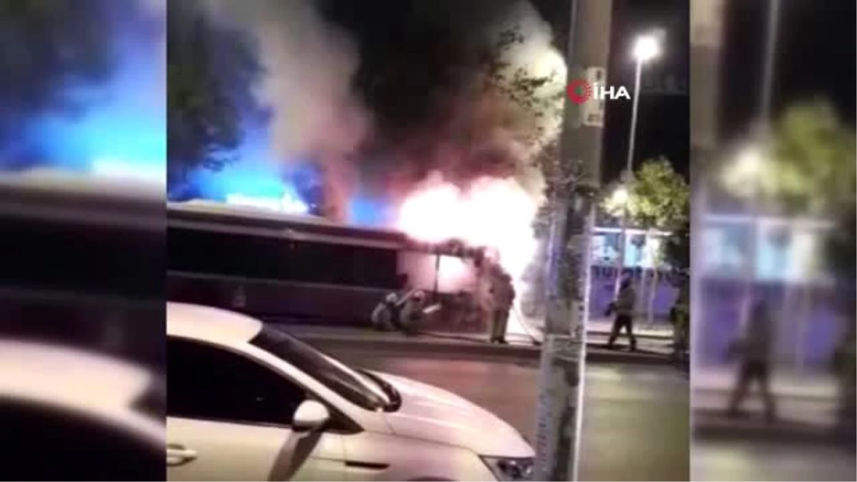 Esenyurt\'ta otobüs alev alev böyle yandı