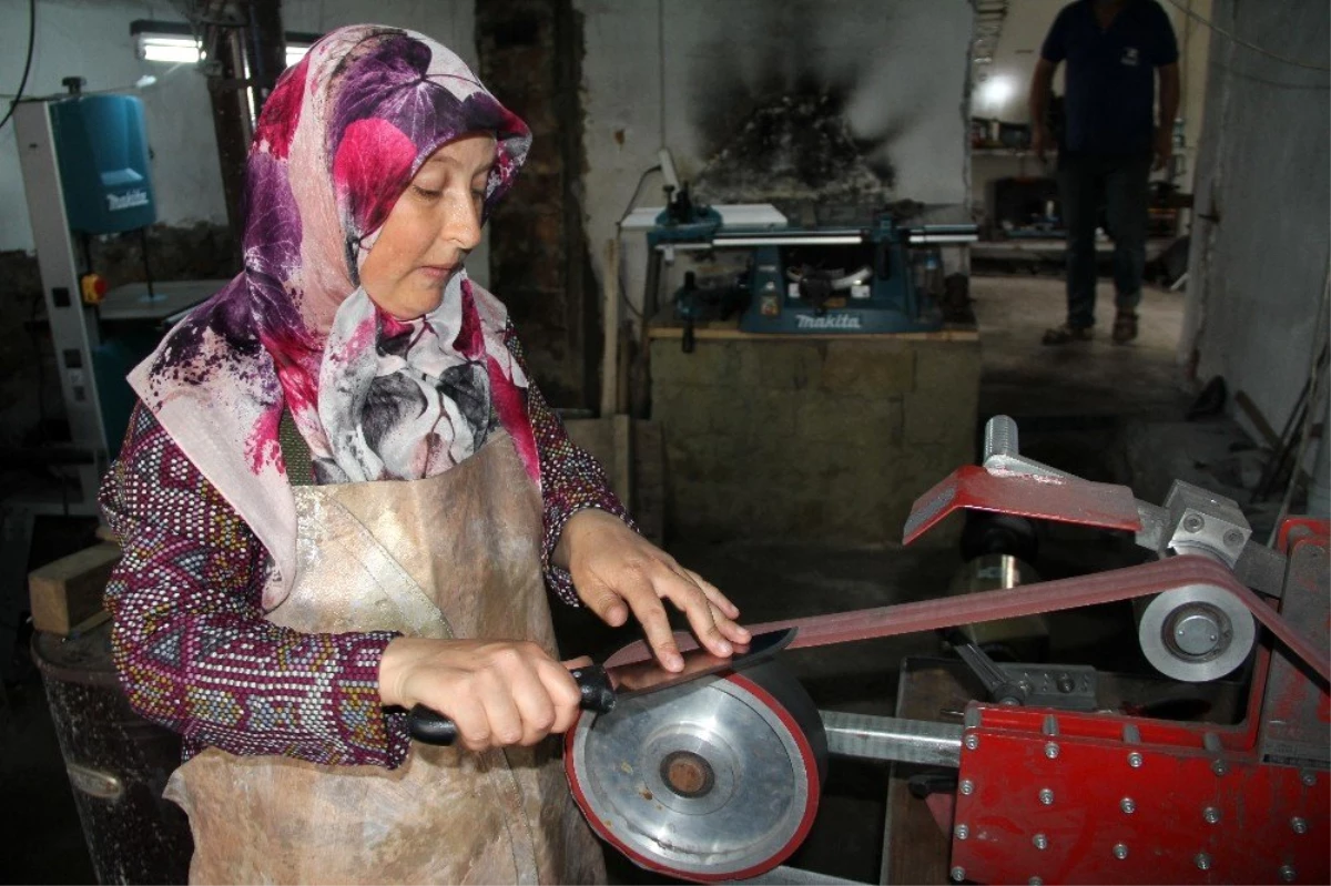 Eşine yardım etmek için başladığı işte Türkiye\'nin sayılı ustalarından oldu