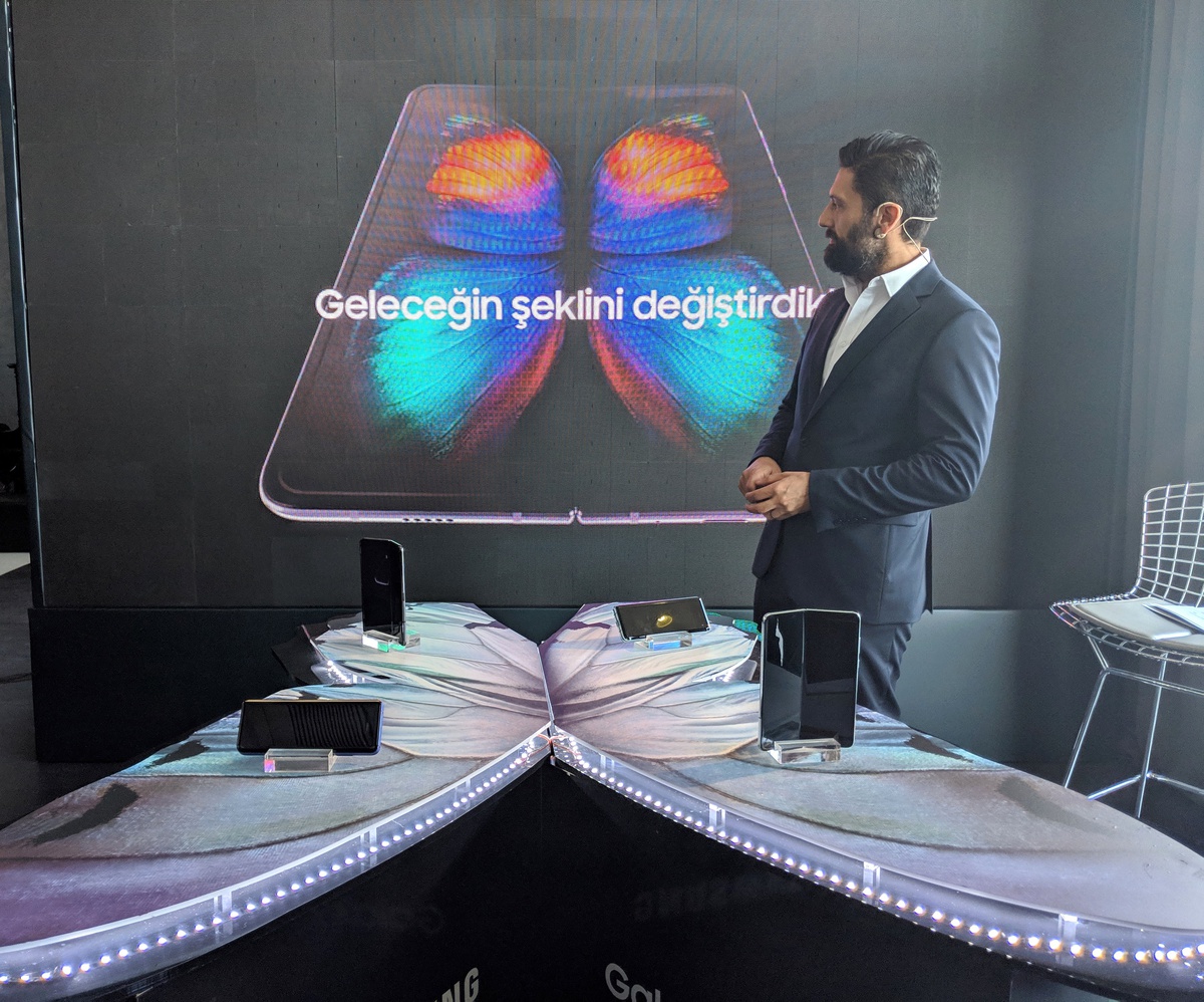 Göz Alıcı Samsung Galaxy Fold Türkiye\'de Tanıtıldı