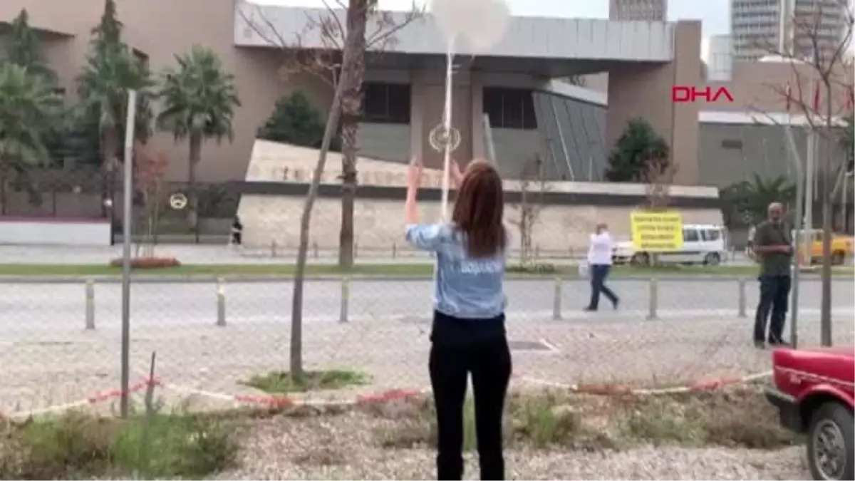 İzmir boşanma kararını \'erik dalı\'yla kutladı