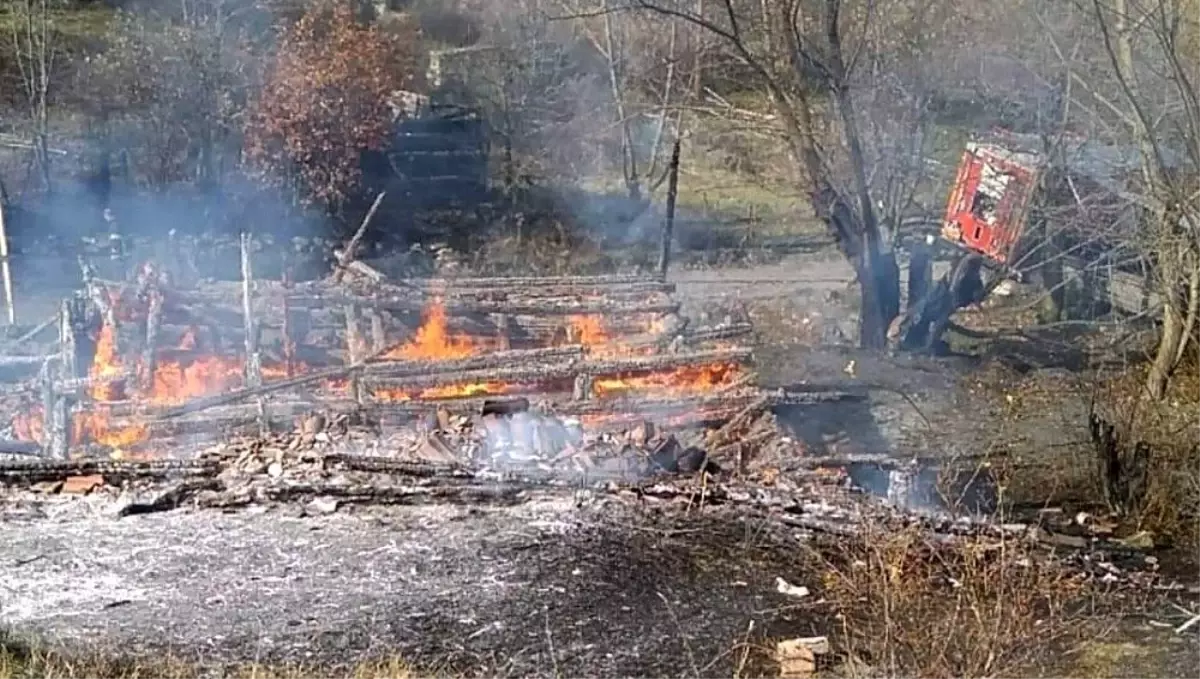 Kastamonu\'da ahşap ev yangında küle döndü