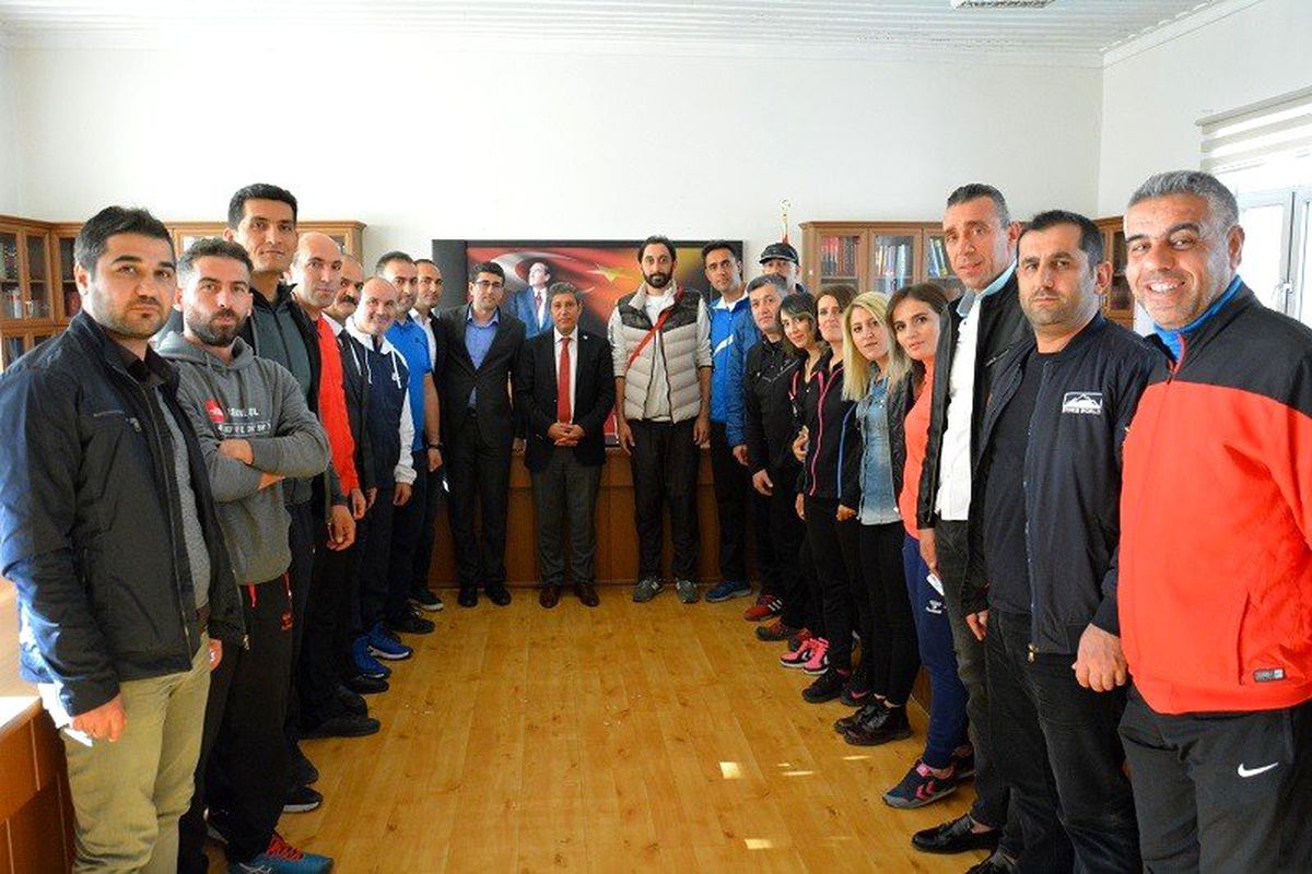 Müdür Tatlı, başarılı öğretmenleri tebrik etti