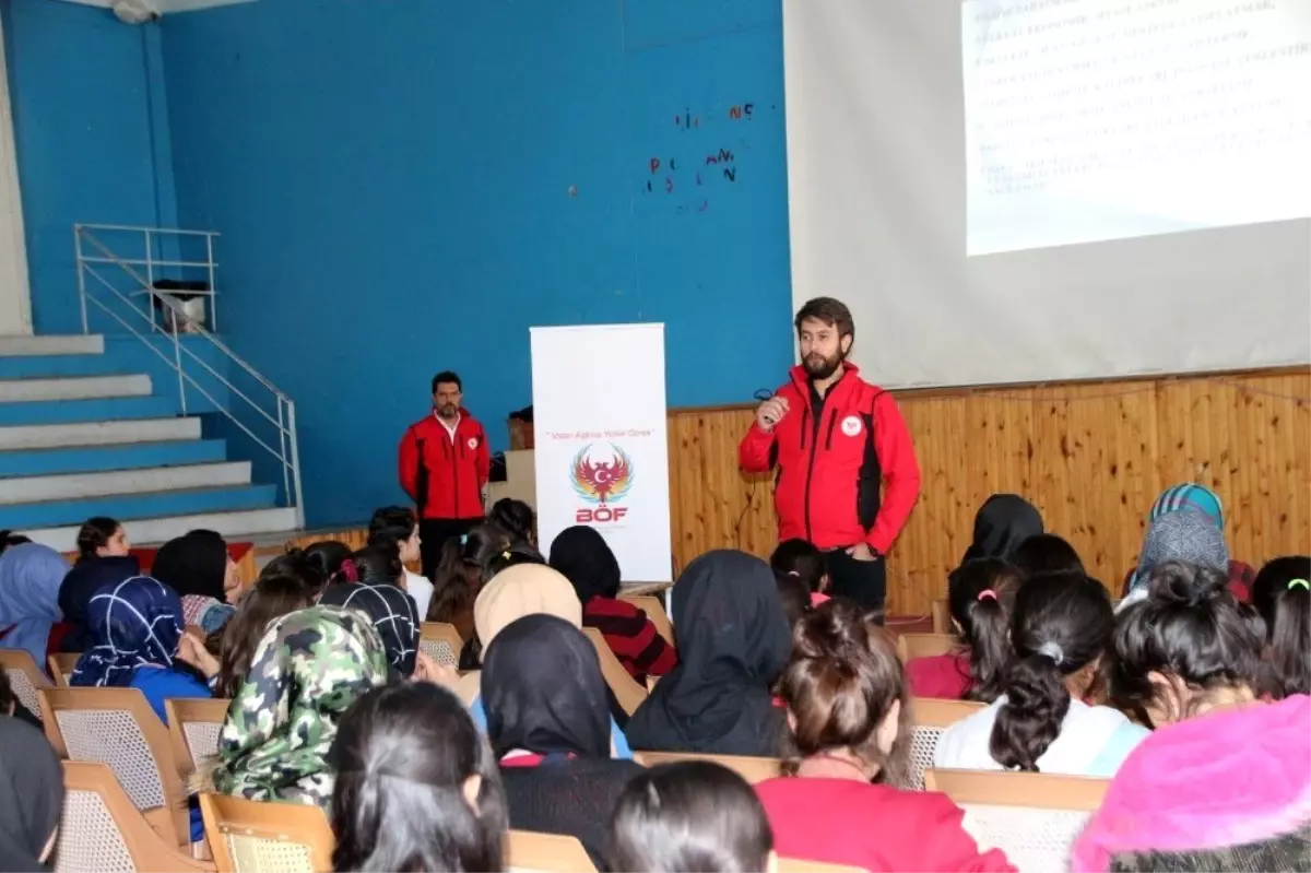 Muş\'taki öğrenciler terör olaylarına karşı bilgilendiriliyor