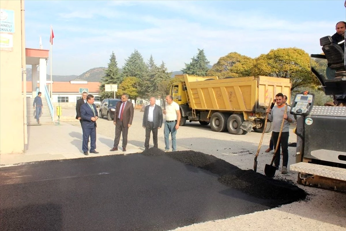 Osmaneli Kaymakamı Yavuz asfalt çalışmalarını inceledi