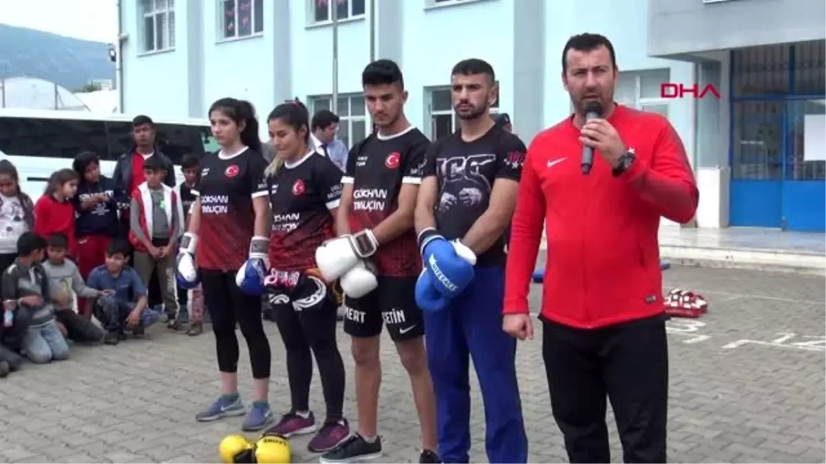 Spor milli sporculardan \'muaythai\' tanıtımı için gösteri maçı