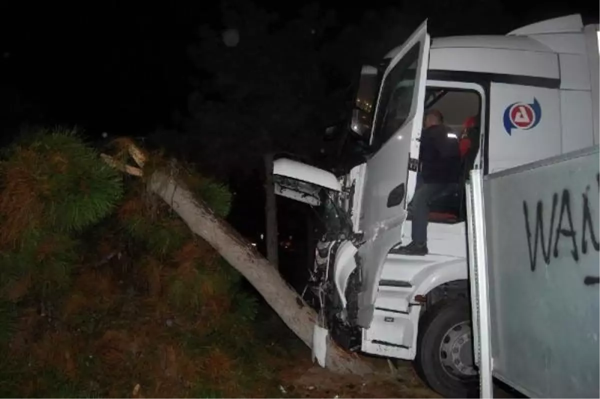 TIR ile çarpışan otomobilin sürücüsü ağır yaralandı