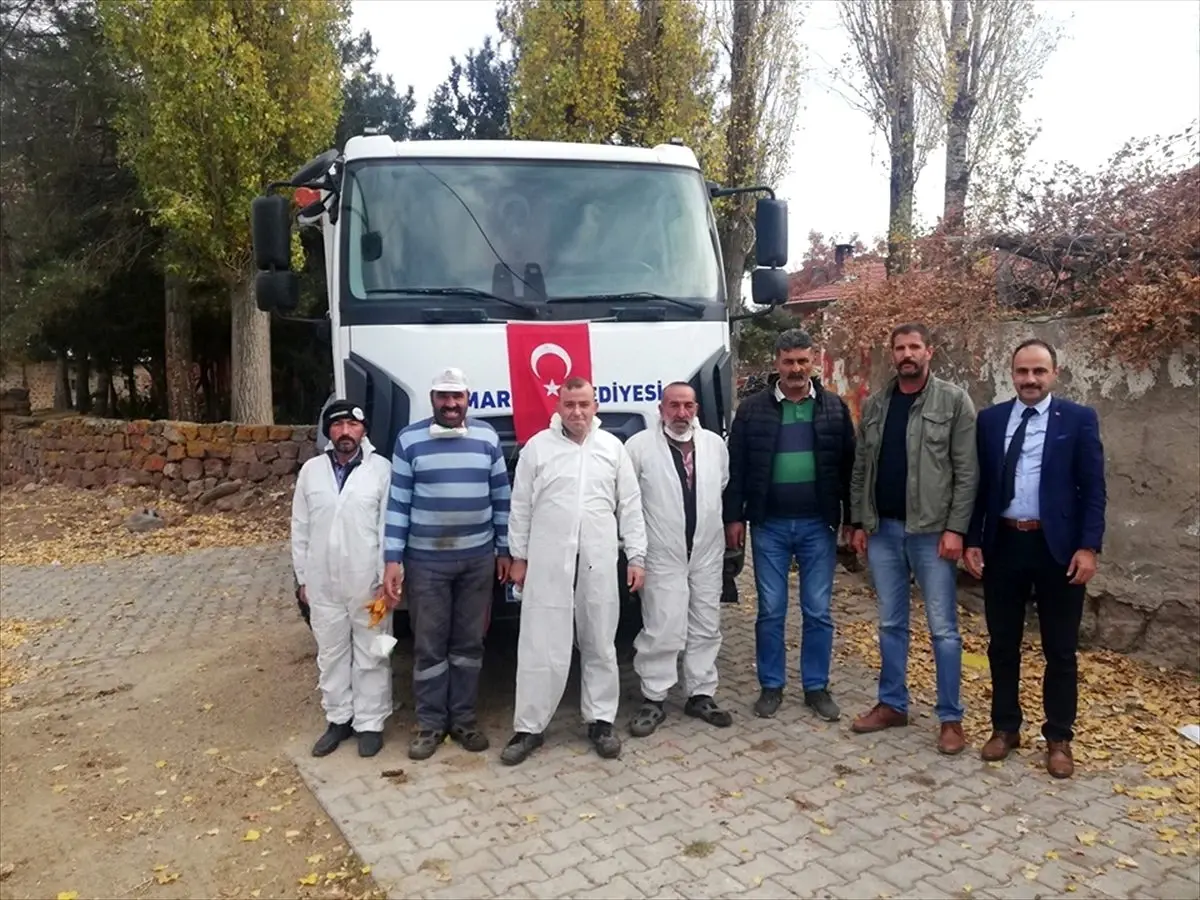 Tomarza Belediyesi "çöp evi" temizledi